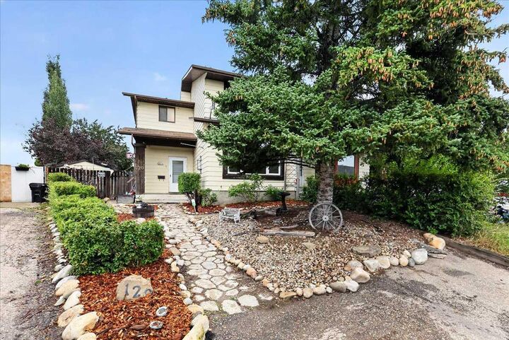 Property Photo: 120 Aboyne Place NE AB T2A 5Z1