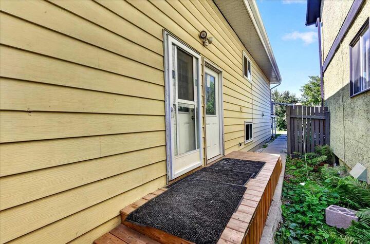 Property Photo:  2606 14 Avenue SE  AB T2A 0J6 