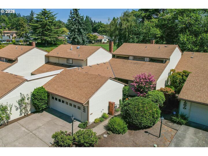 Property Photo:  15660 SW Greenleaf Ct  OR 97224 