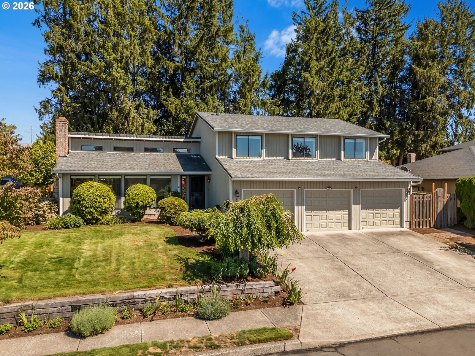 Property Photo:  3010 NE Linden Ave  OR 97030 