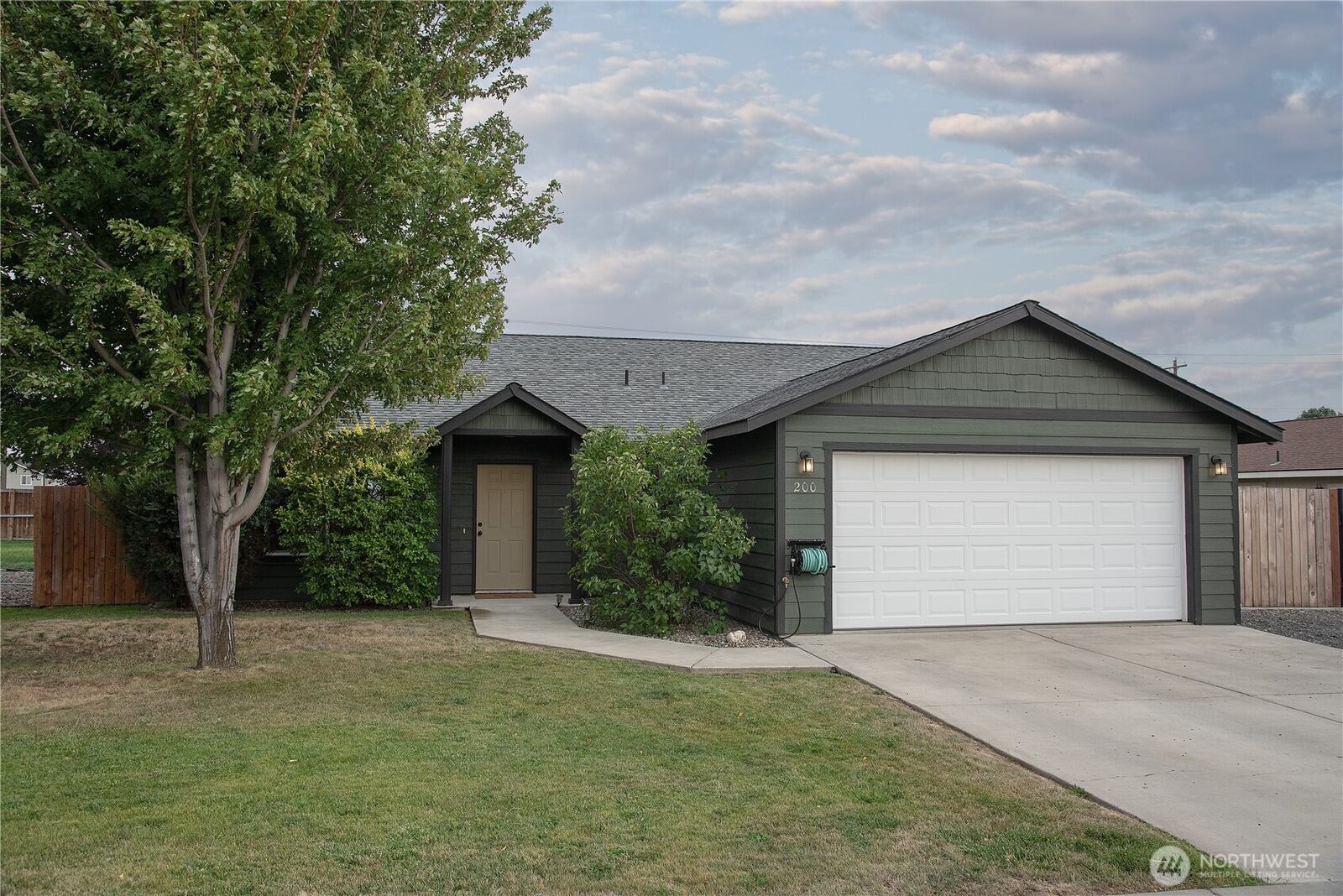 Property Photo: 200 E Kristen Avenue WA 98926