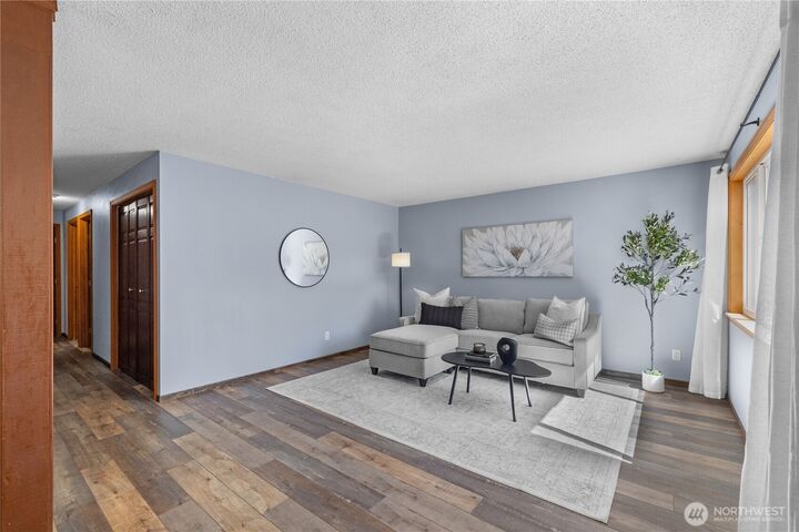Property Photo:  916  87th Avenue NE  WA 98258 