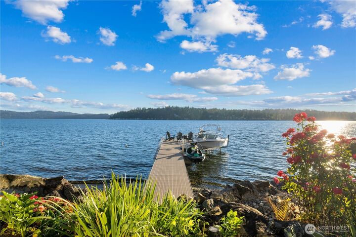 Property Photo:  2825 E Lake Sammamish Parkway NE  WA 98074 
