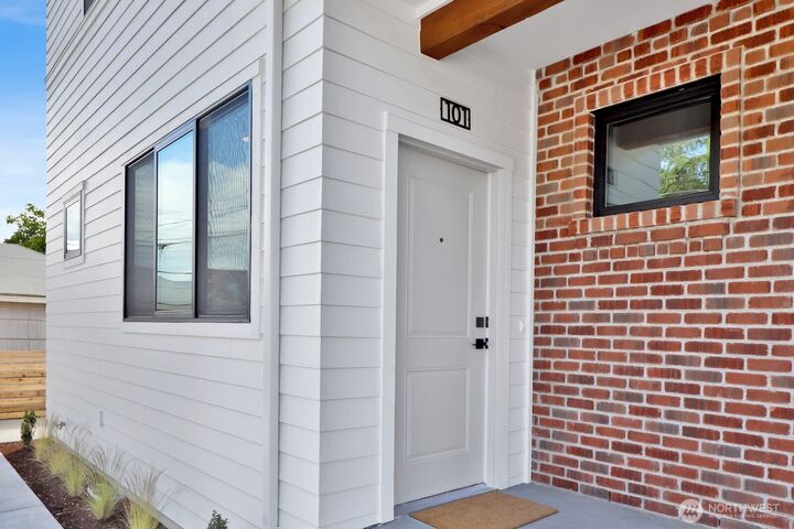 Property Photo:  105 S 8th Street 104  WA 98264 