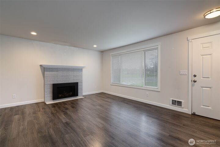 Property Photo: 863 SE 6th Avenue WA 98277
