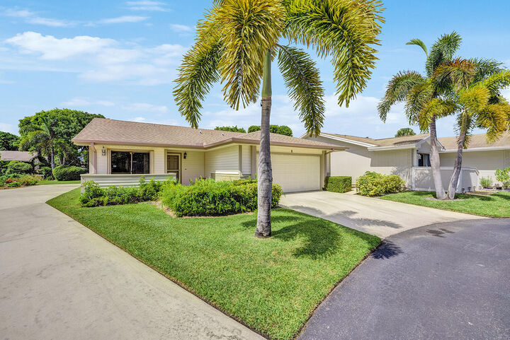 Property Photo: 8 Eaton Place FL 33426