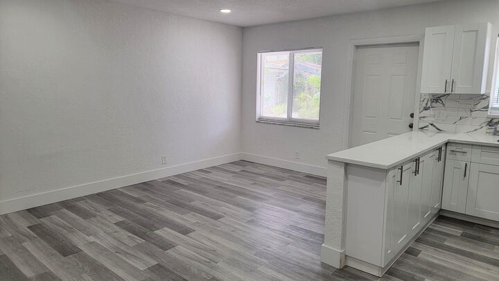 Property Photo:  618 SW 14th Terrace 2  FL 33312 