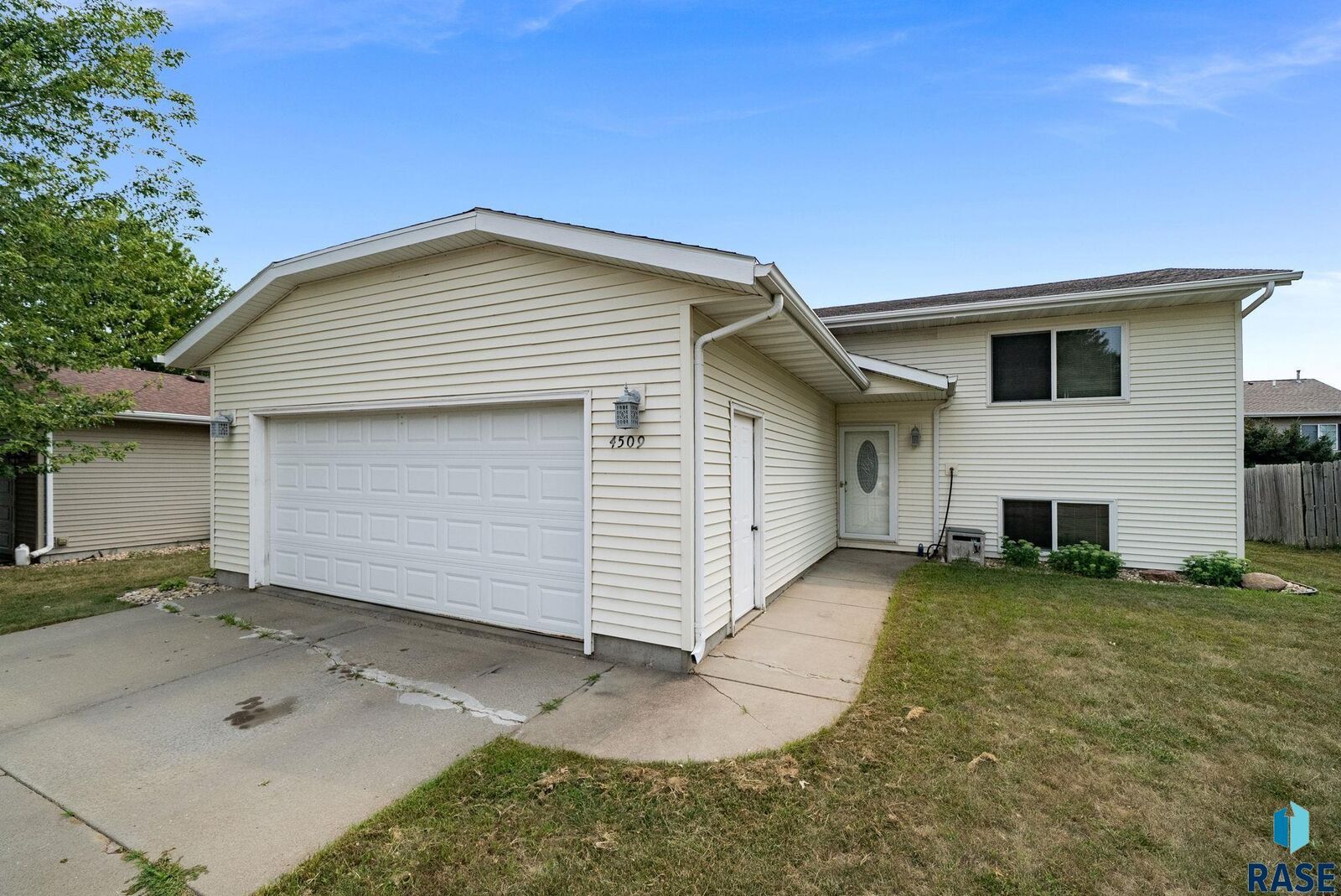 Property Photo:  4509 W Oregon St  SD 57107 