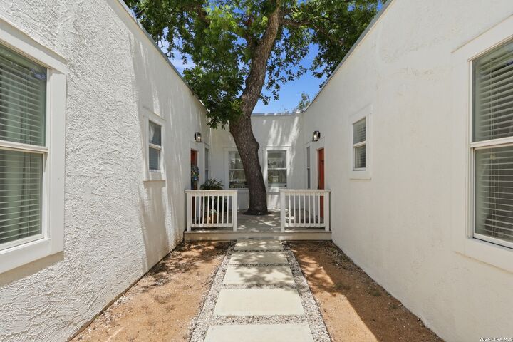 Property Photo:  421 Eleanor Ave  TX 78209 