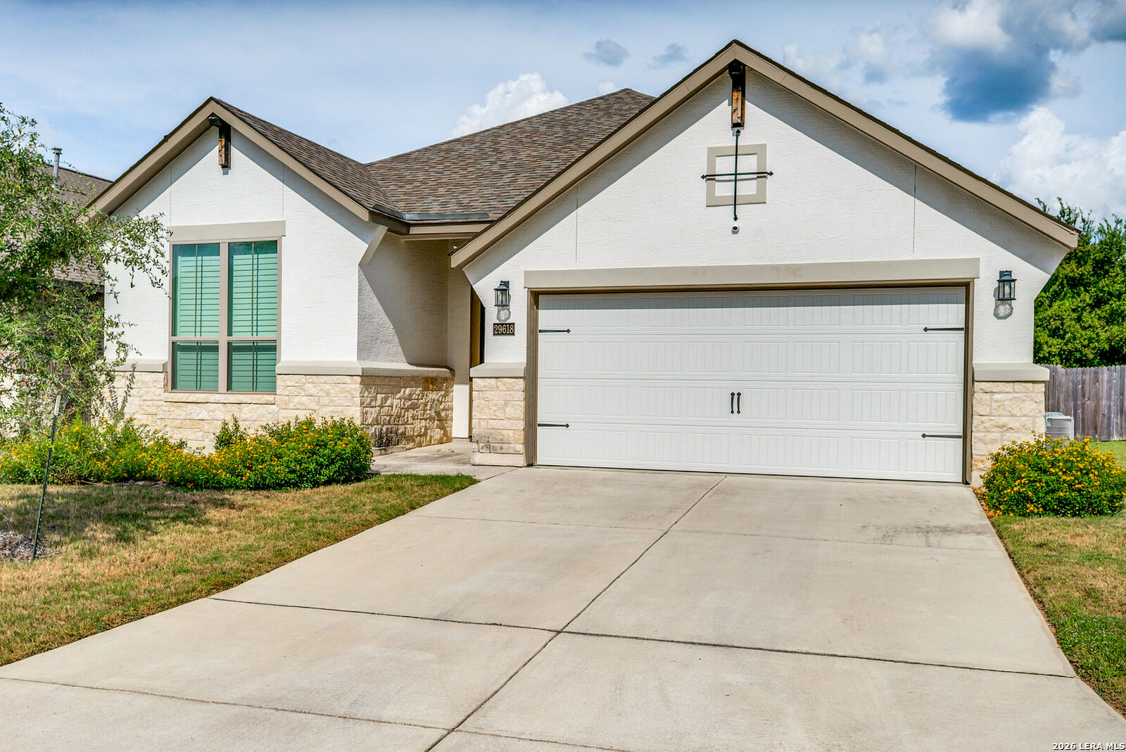 Property Photo:  29618 Wackford Rdg  TX 78015 