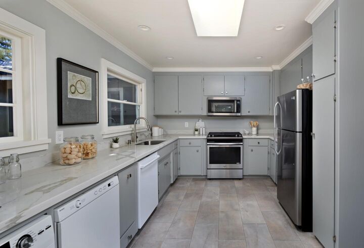 Property Photo:  1135 Guinda Street  CA 94301 