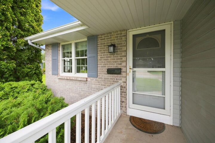 Property Photo:  1304 Nantucket Drive A  WI 53546 