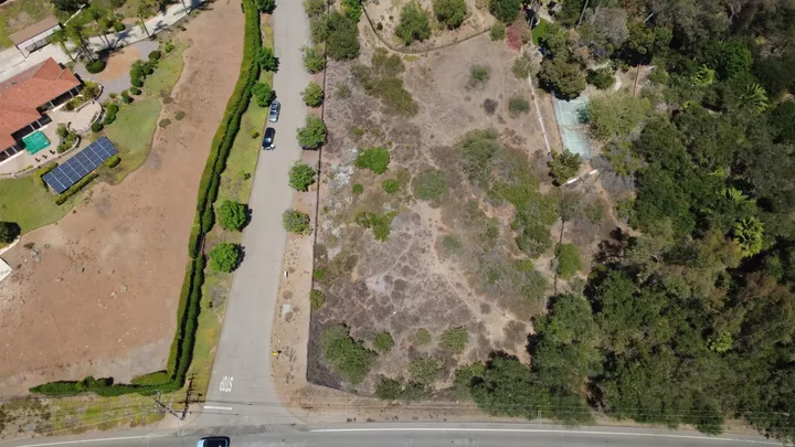 Property Photo:  1986 Via Rancho Pkwy Pm08260  CA 92029 