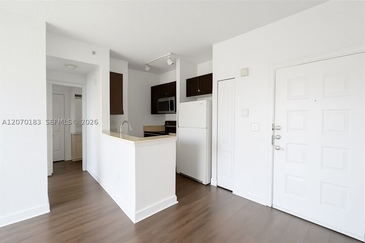 Property Photo: 6001 SW 70th St 625 FL 33143