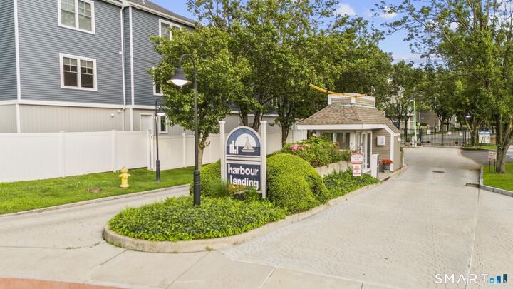 Property Photo: 95 Harbour Close 95 CT 06519