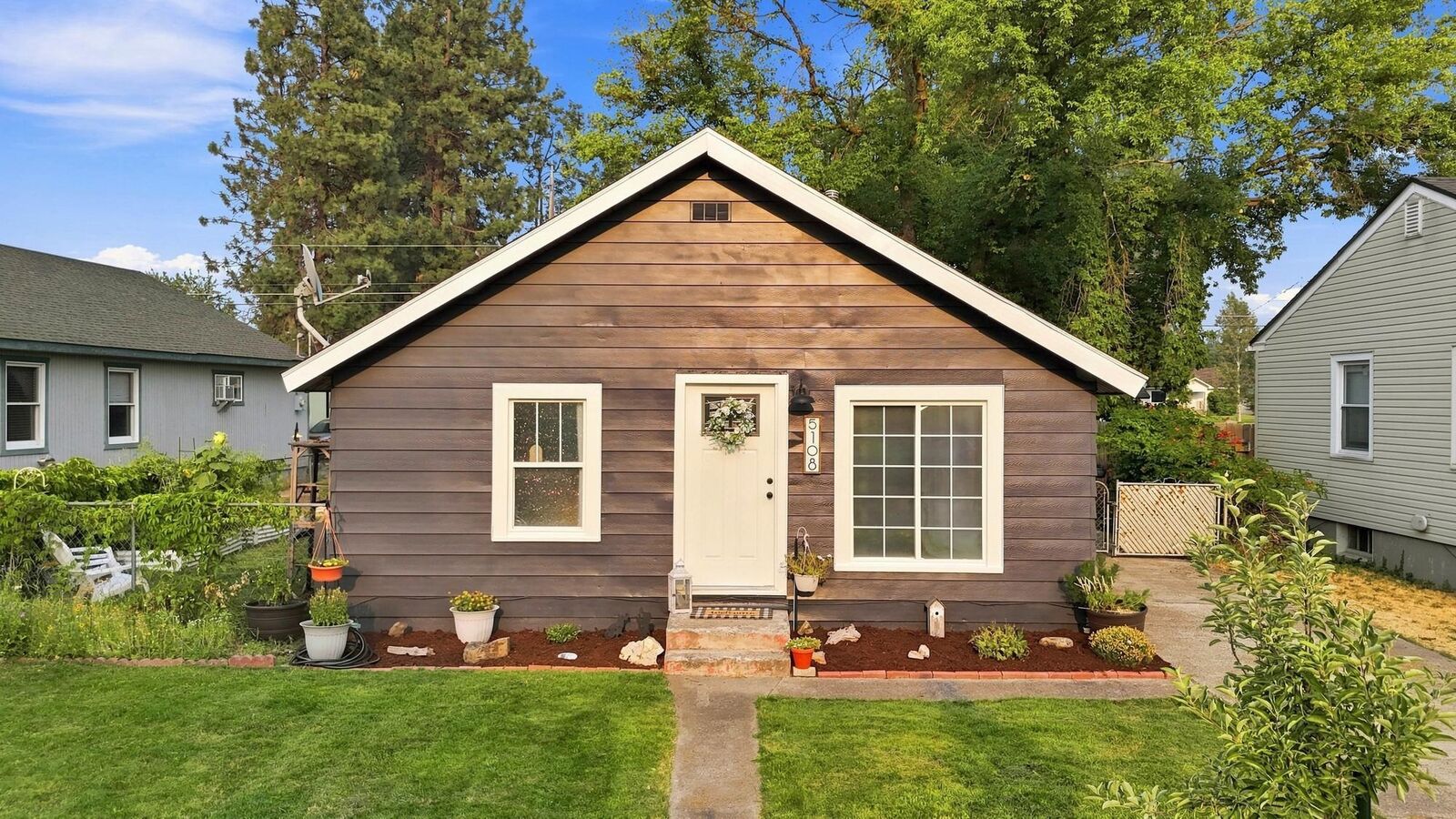 Property Photo:  5108 N Maple St  WA 99205 