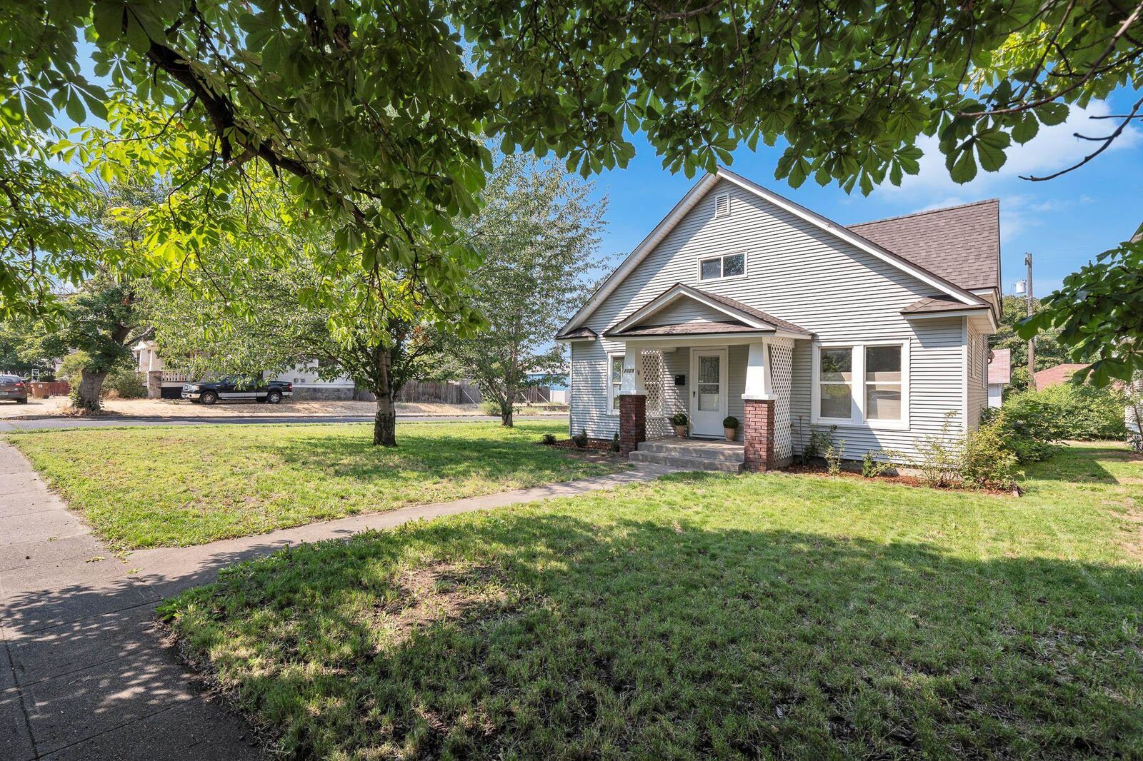 Property Photo:  1128 W Mansfield Ave  WA 99205 