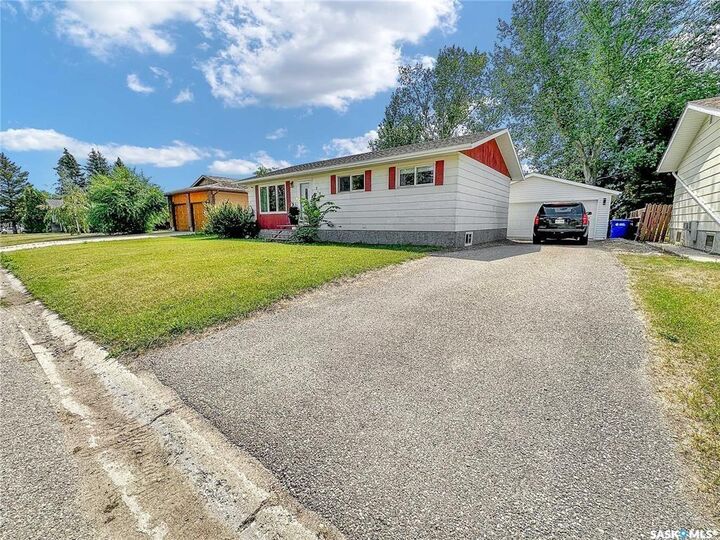 Property Photo:  219 4th Avenue  SK S0G 5C0 