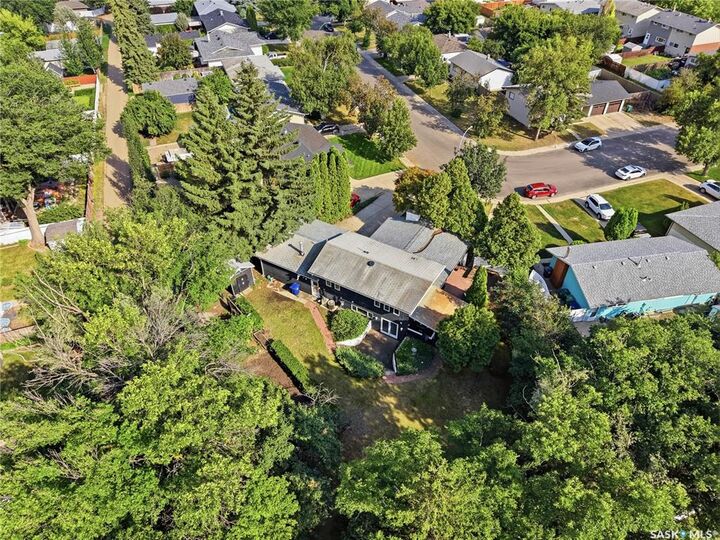 Property Photo: 92 Wentworth Crescent SK S7L 4A9