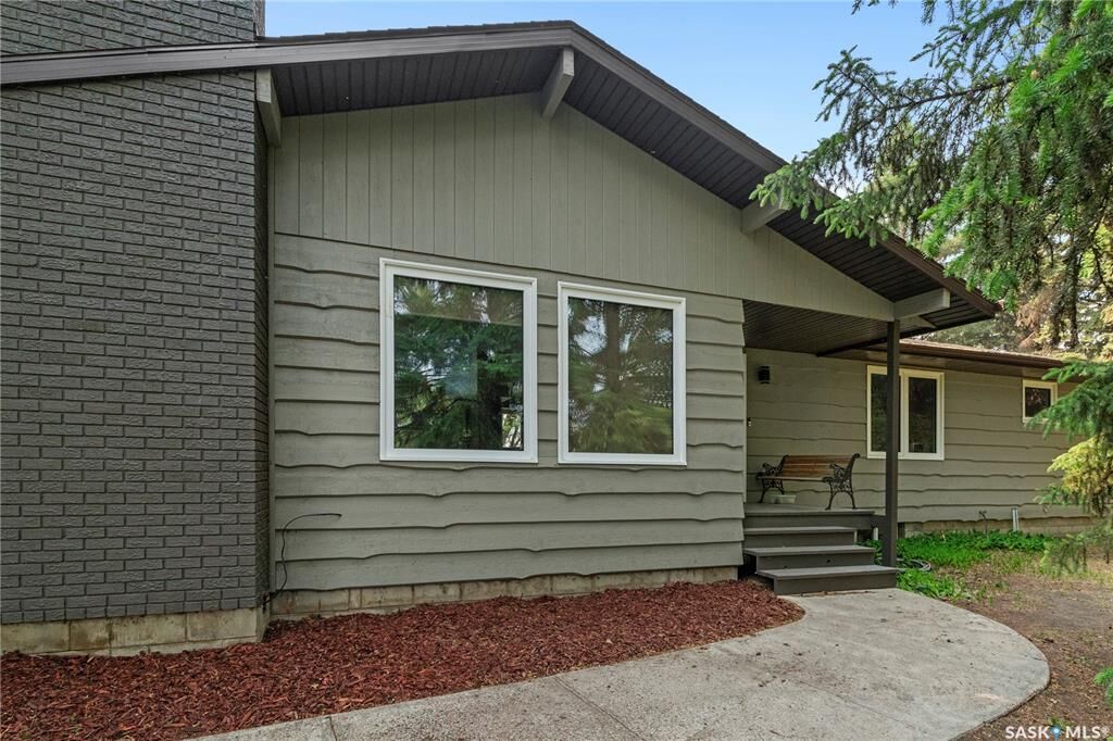 Property Photo:  706 2nd Avenue  SK S0K 0N0 