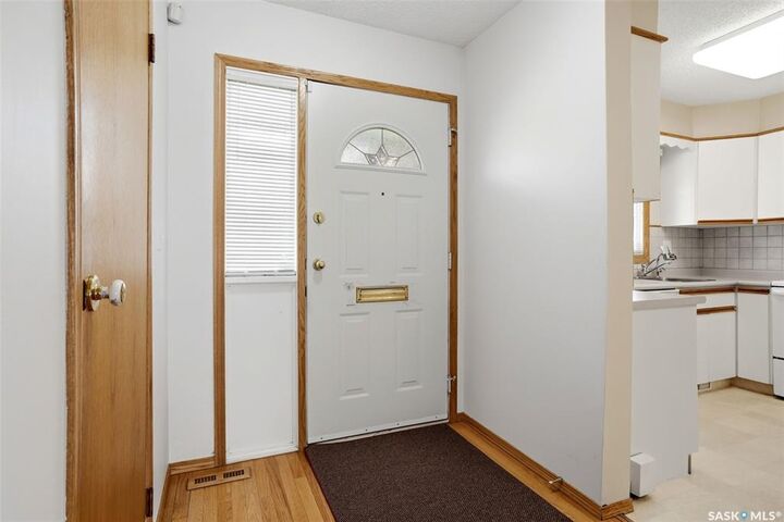 Property Photo:  246 Plainsview Drive  SK S4S 6N1 