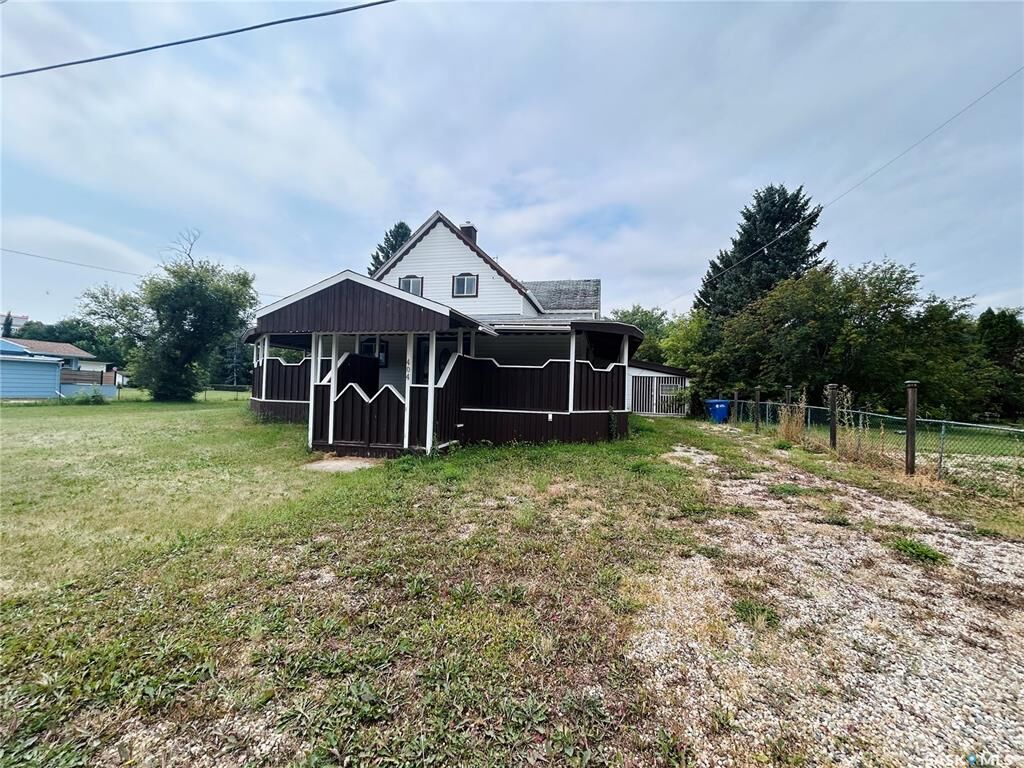 Property Photo:  404 Stella Street  SK S0G 5L0 