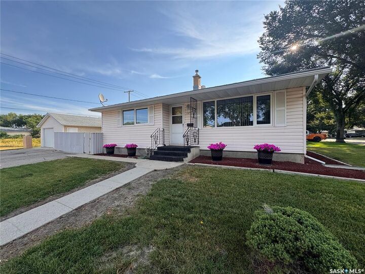 Property Photo: 125 Garnet Street N SK S4R 3S7