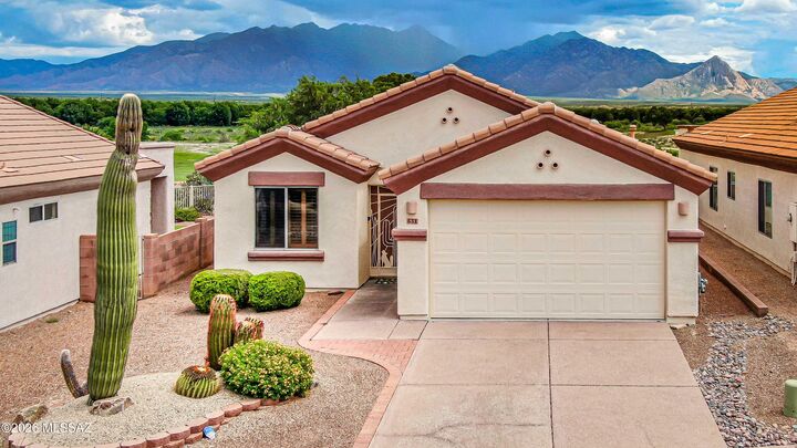 Property Photo:  531 W Royal Troon Place  AZ 85614 