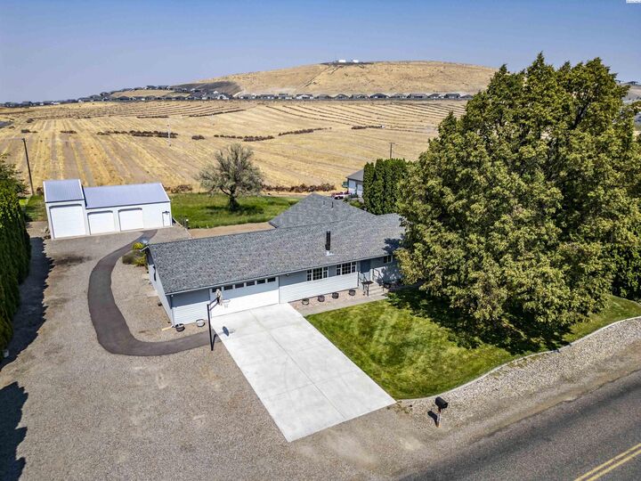 Property Photo: 97904 E Clover Road WA 99338