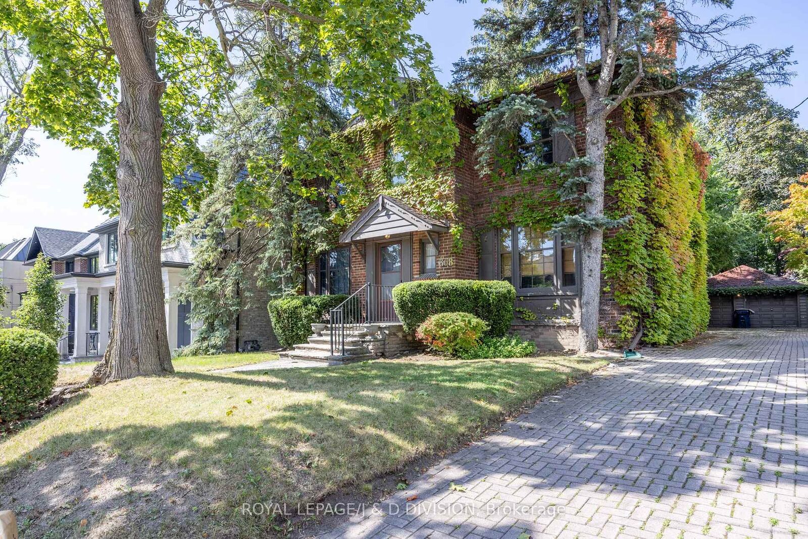 Property Photo: 308 Oriole Parkway ON M5P 2H5