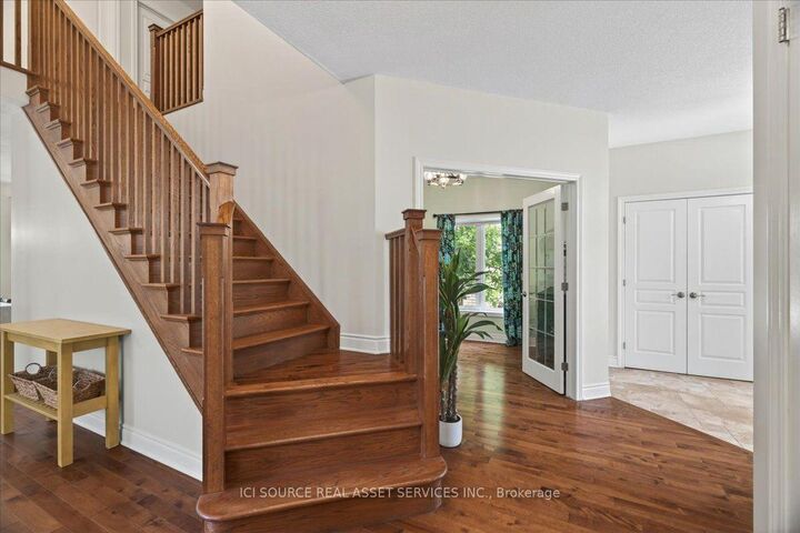 Property Photo: 850 Teakwood Lane ON N6H 0E5