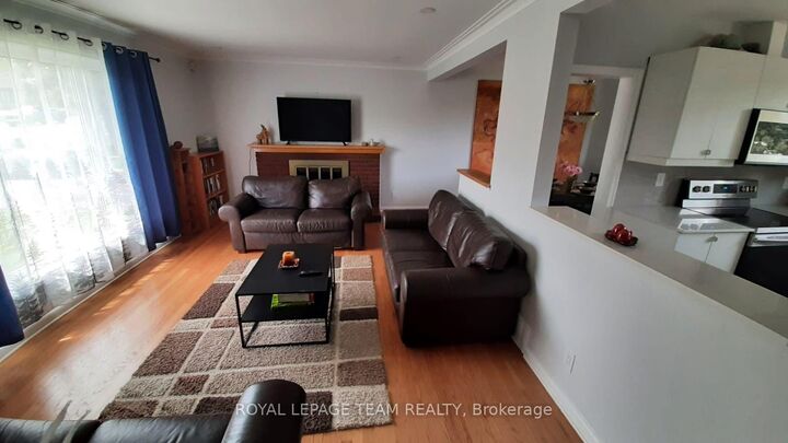 Property Photo: 1015 Pinecrest Road Upstrs ON K2B 6B6