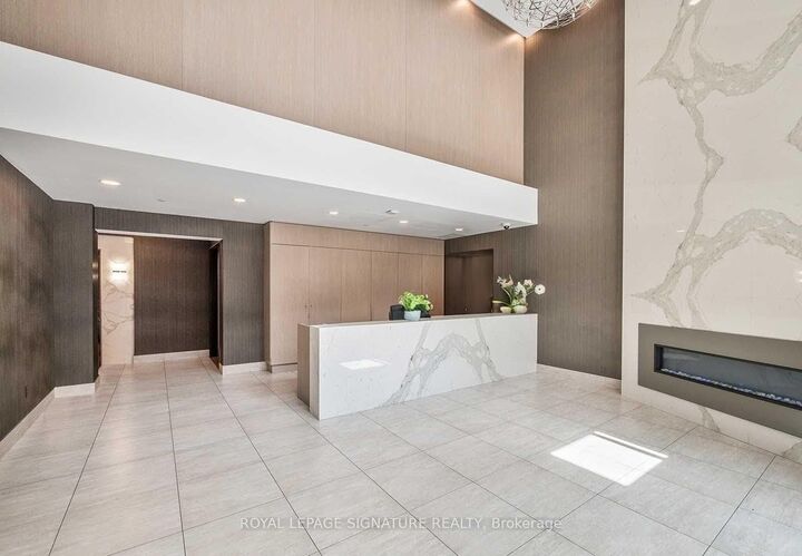Property Photo: 50 Bruyeres Mews 809 ON M5V 0H8