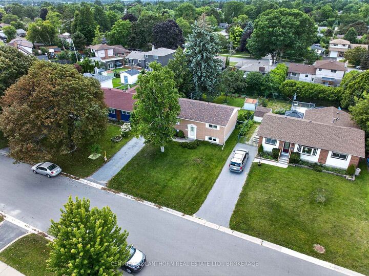 Property Photo:  742 Laidlaw Crescent  ON K7M 5M5 
