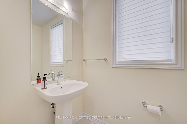 Property Photo:  407 Dolman Street  ON N0B 1M0 