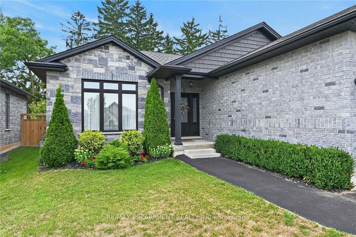 Property Photo: 26 Stonebridge Place ON N3Y 0E6