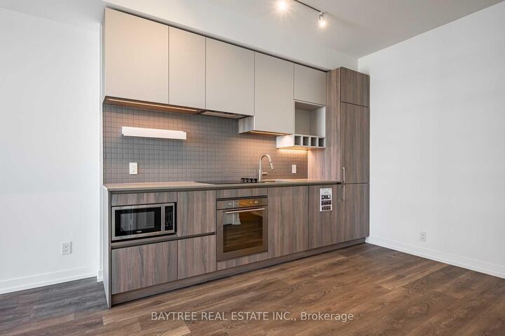Property Photo:  950 Portage Parkway 3510  ON L4K 0J7 