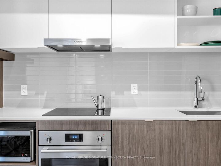 Property Photo: 138 Downes Street 805 ON M5E 0E4