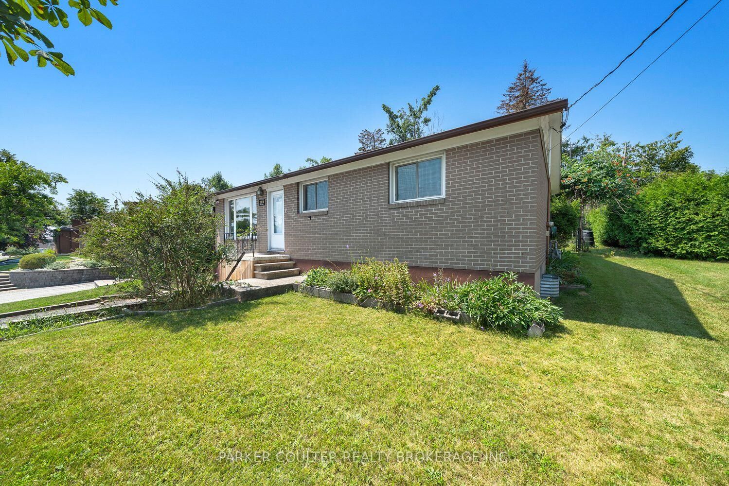 Property Photo: 636 Mississaga Street W ON L3V 3C6
