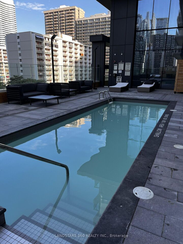 Property Photo:  501 Yonge Street 4213  ON M4Y 1Y4 