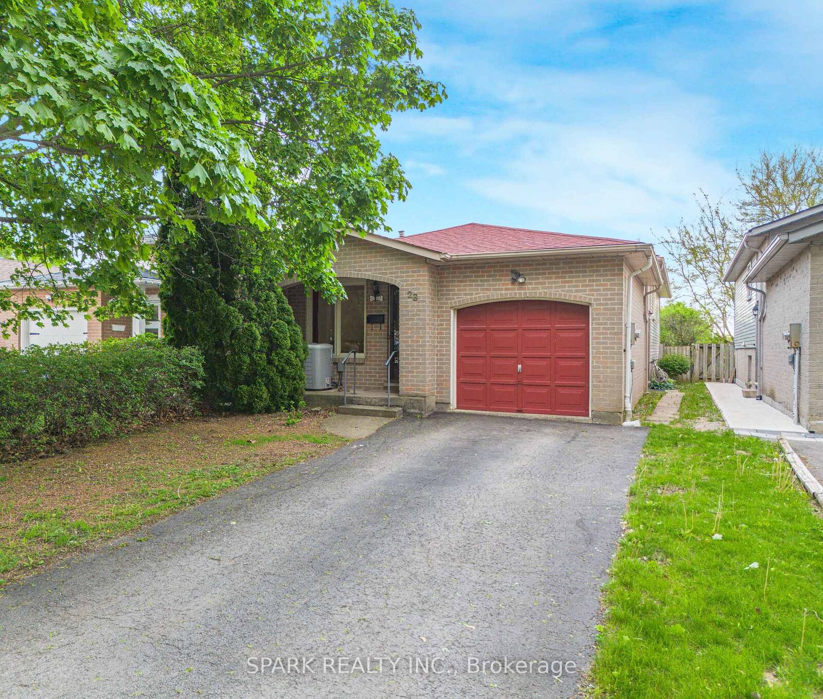 Property Photo: 28 Lampman Crescent ON L2V 4K7