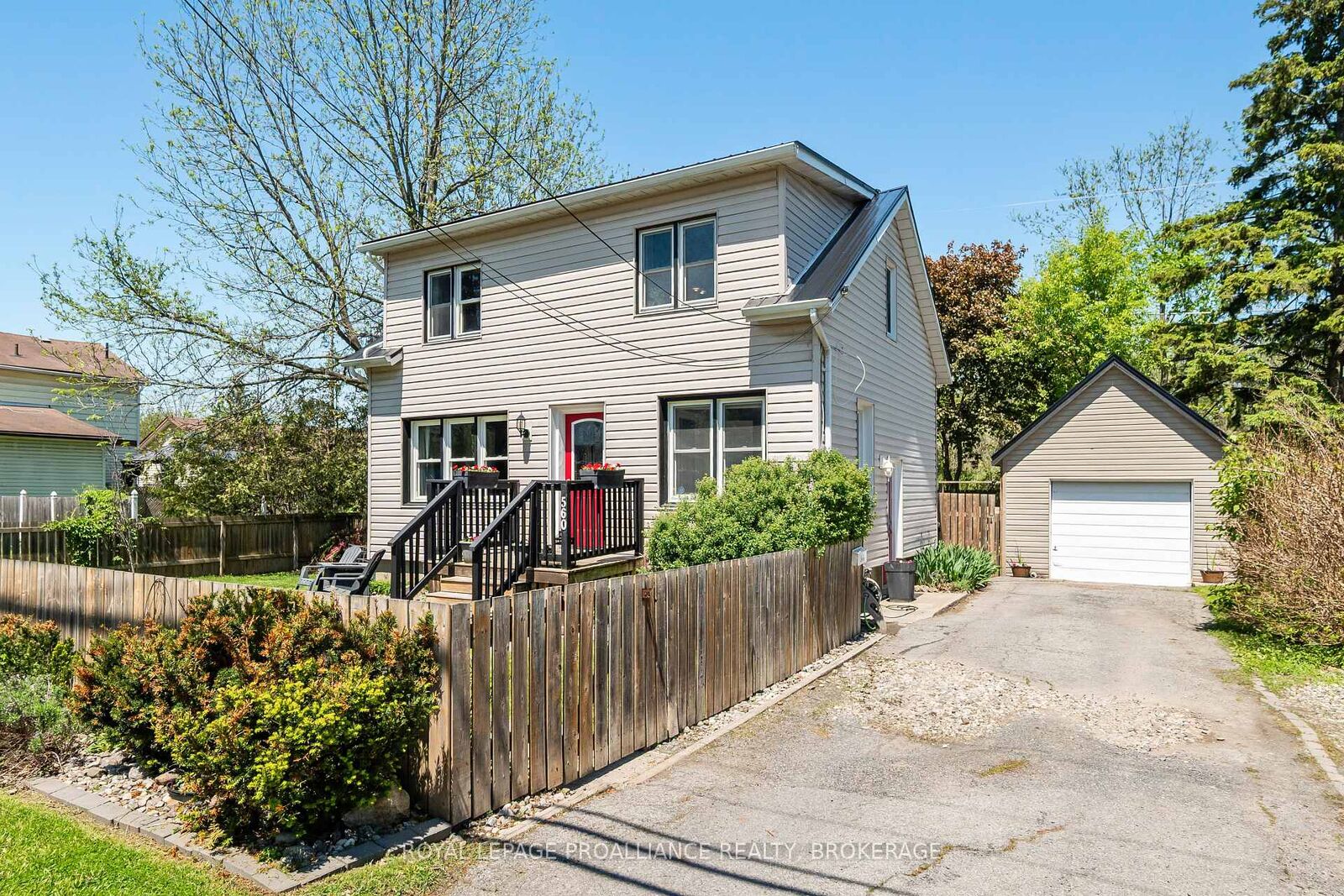 Property Photo:  560 King Street W  ON K7G 2H1 