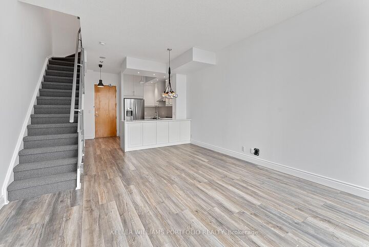 Property Photo: 388 Richmond Street W 918 ON M5V 3P1