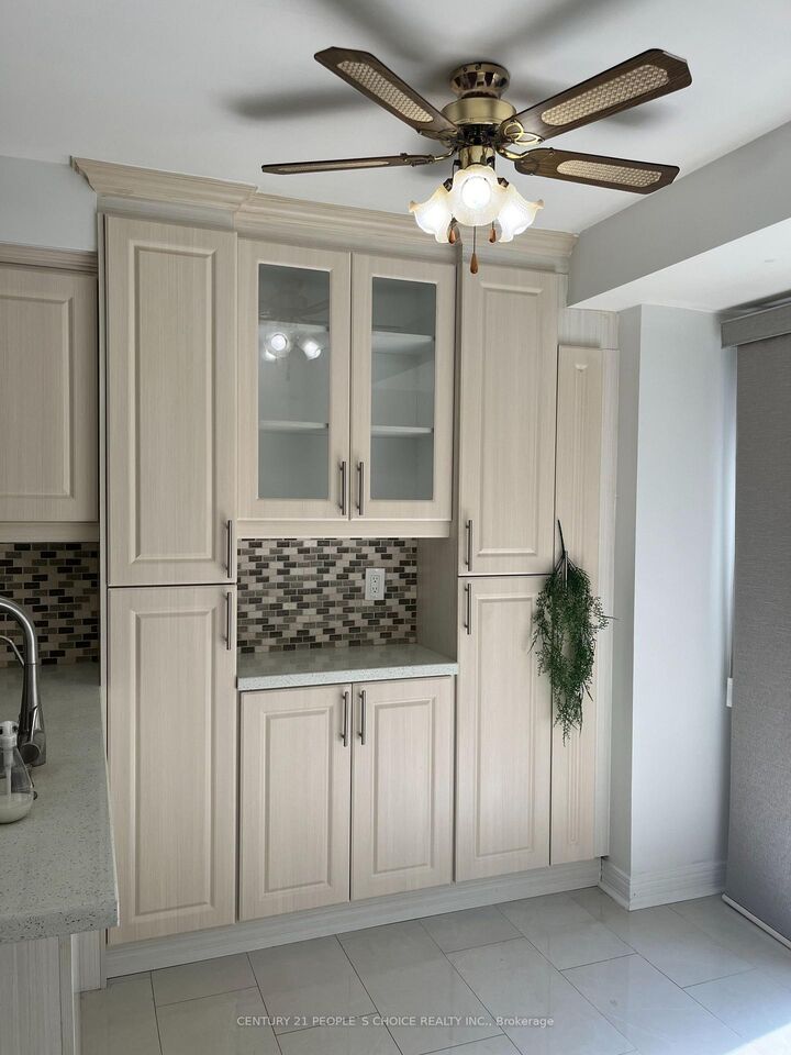 Property Photo: 3600 Colonial Drive 50 ON L5L 5P5