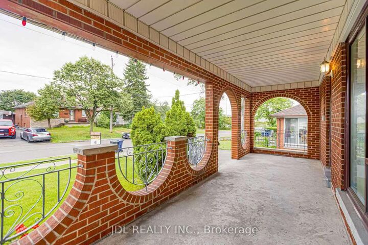 Property Photo: 40 Montana Avenue ON M3M 1B6