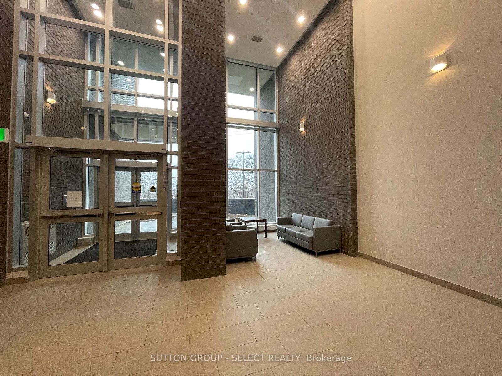 Property Photo:  99 Pond Mills Road 608  ON N5Z 3X3 
