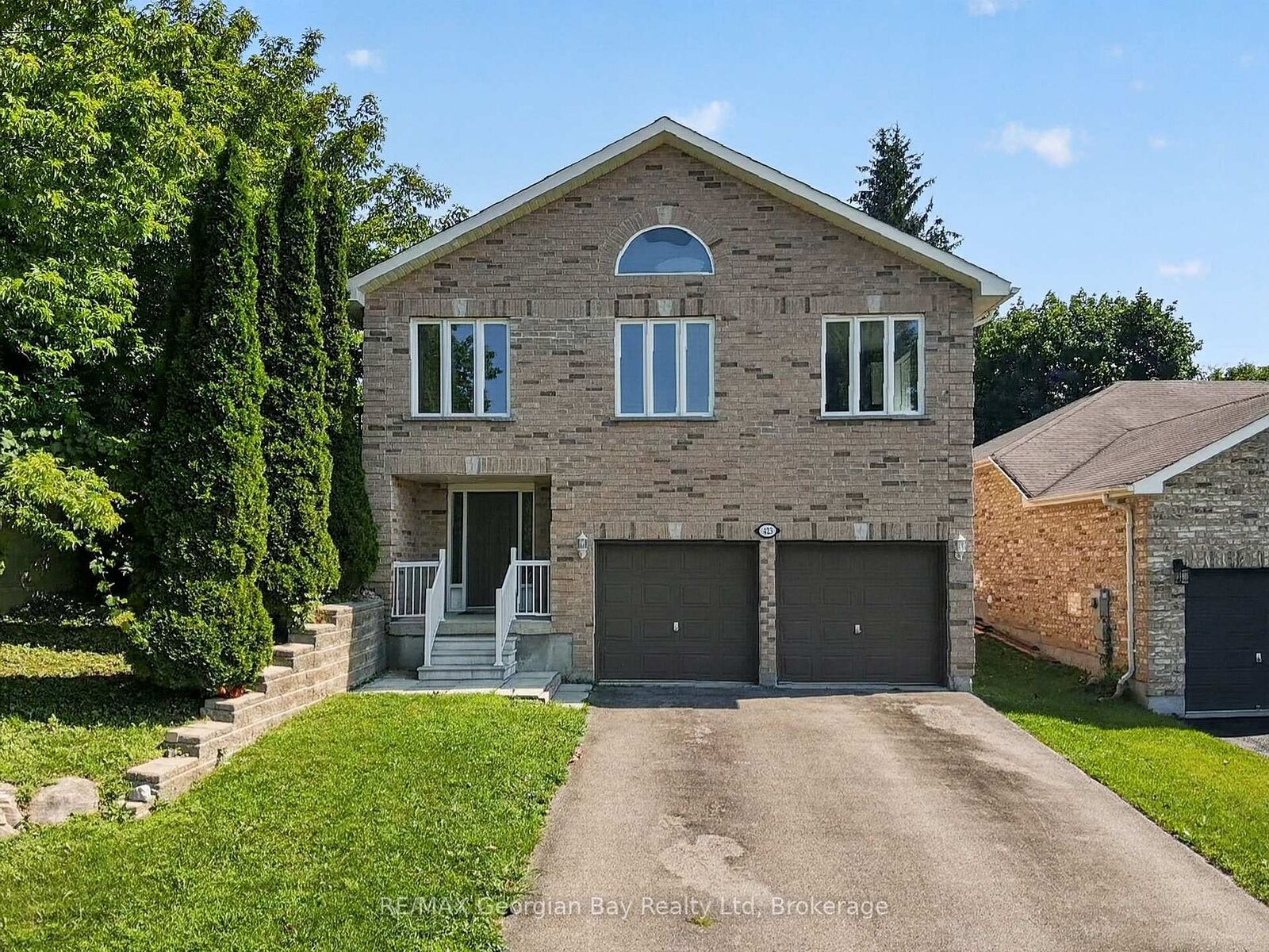 Property Photo: 423 Irwin Street ON L4R 2V6