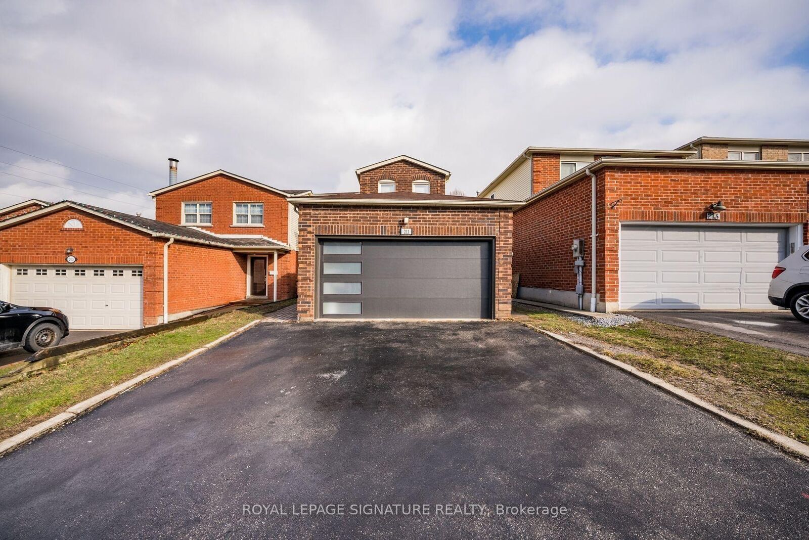 Property Photo:  211 Glen Hill Drive Lower  ON L1N 7J5 