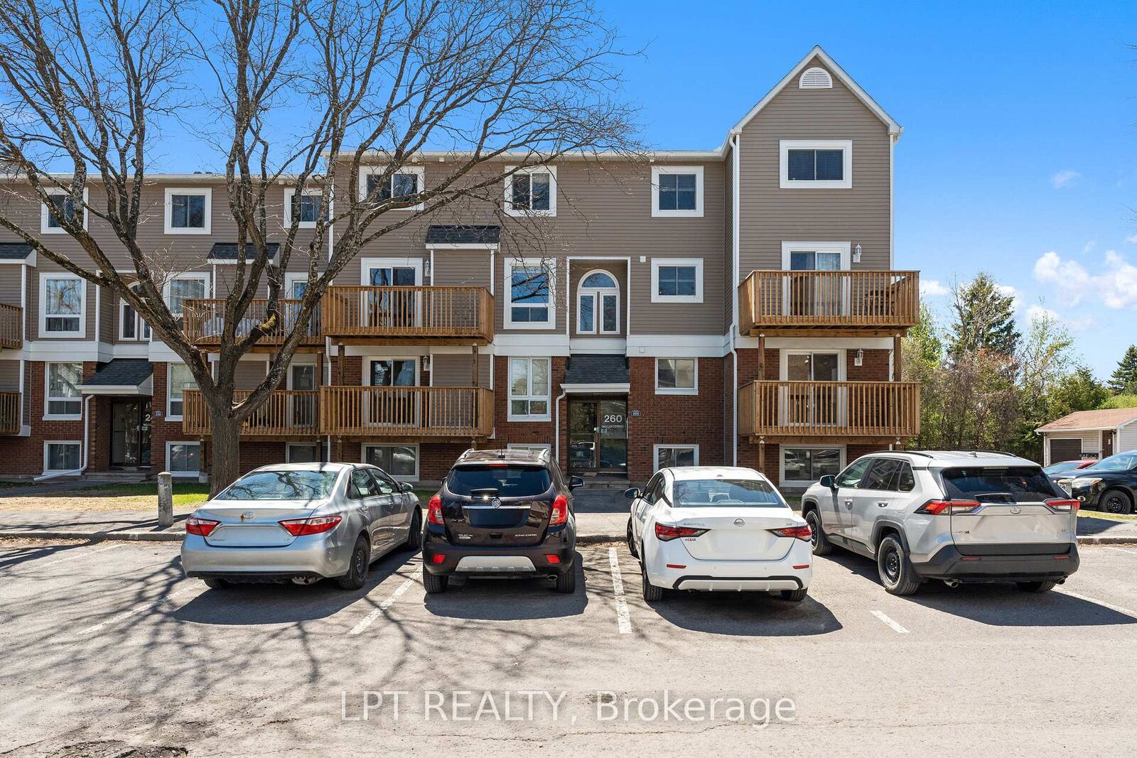 Property Photo:  260 Fenerty Court 4  ON K2L 3A7 