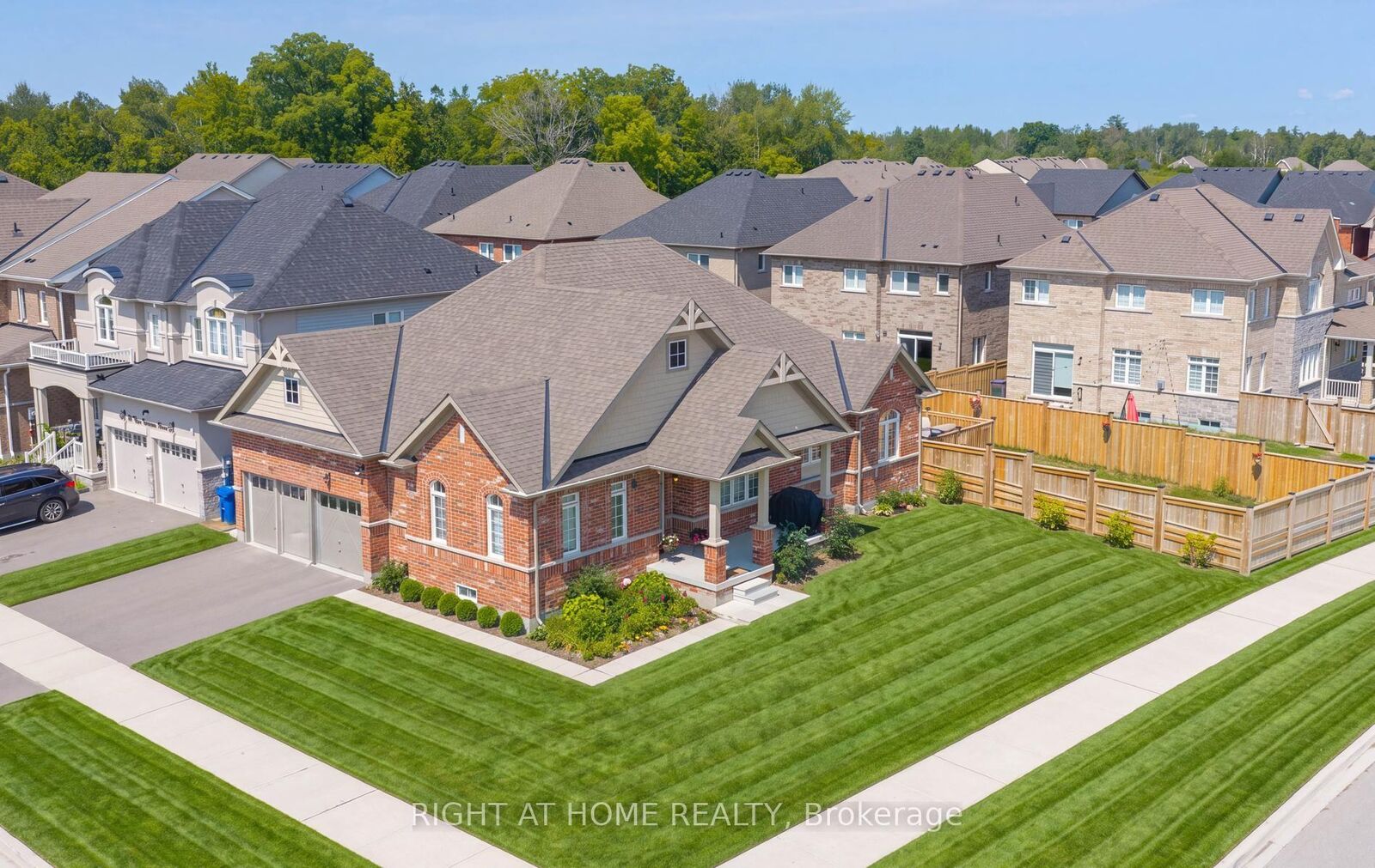 Property Photo: 2 Cliff Thompson Court ON L0E 1R0